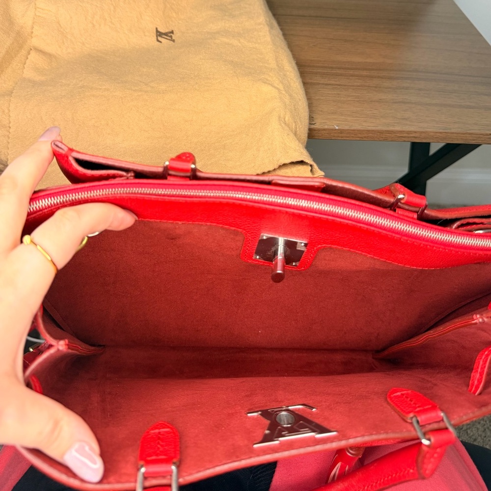 Louis Vuitton Rubis Pebbled Leather Lockmeto Bag - Picture 11 of 17